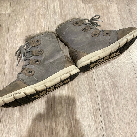 Sorel Womens Explorer Joan ankle boot gray fur size 6.5 - Picture 3 of 7